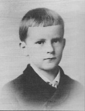 Carl Gustav Jung. A Short Introduction in His Biography and Work. Blac and white picture of Carl Gustav Jung as a child 